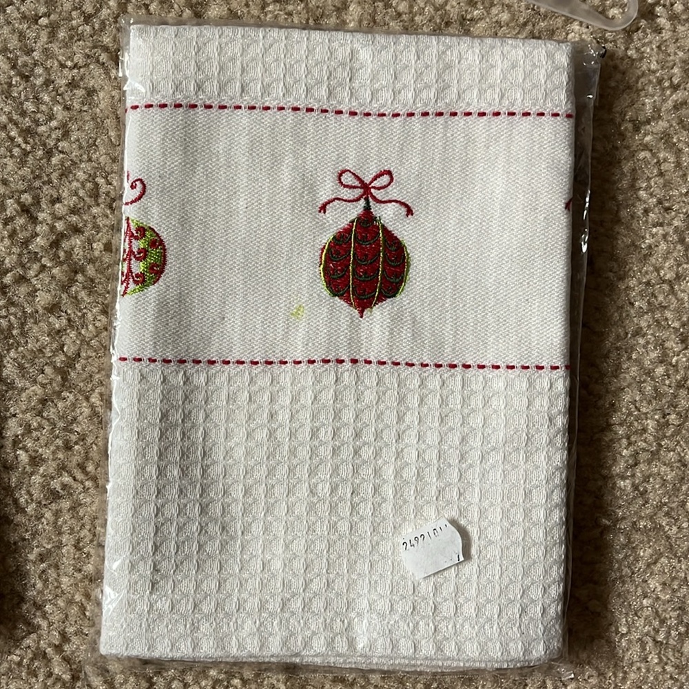 Pack of 3 Christmas Kitchen Towels - Picture 4 of 4